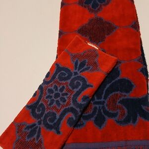 jcpenney Red and Navy Blue Decorative Bath Towels